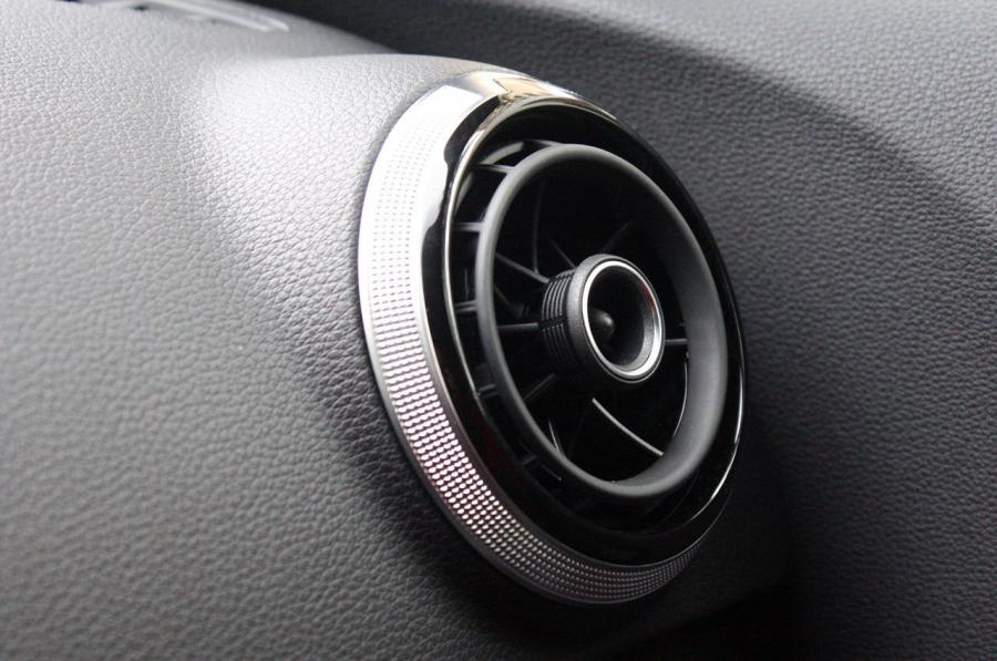 Детали интерьера Audi S3 Sedan (8V) 2013 года  (WW) (фото 75 из 95)